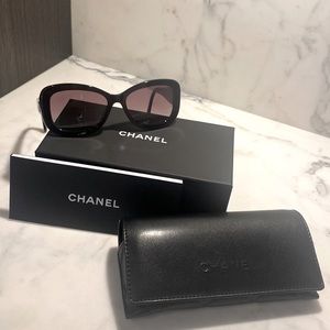 CHANEL | Sunglasses - Like New